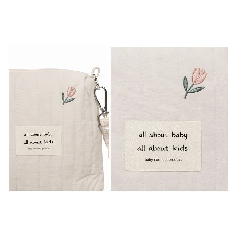 Intérieur spacieux du sac à langer bébé motif floral