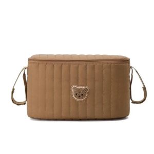 Vue de côté du mini sac à langer marron élégant