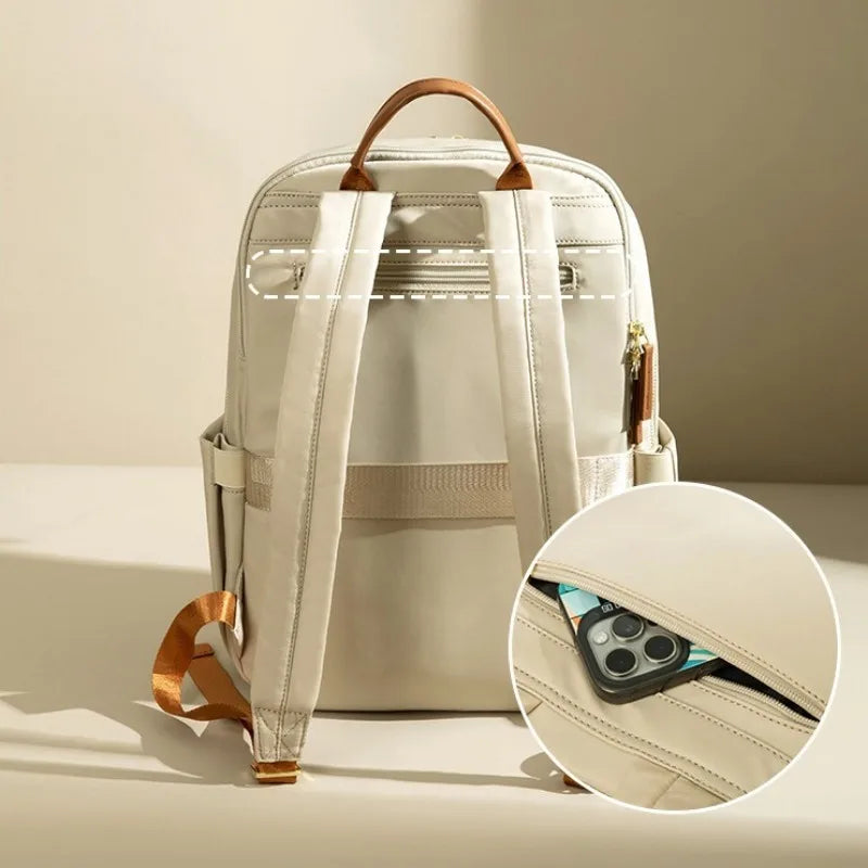 Poches extérieures du sac à dos à langer pratique