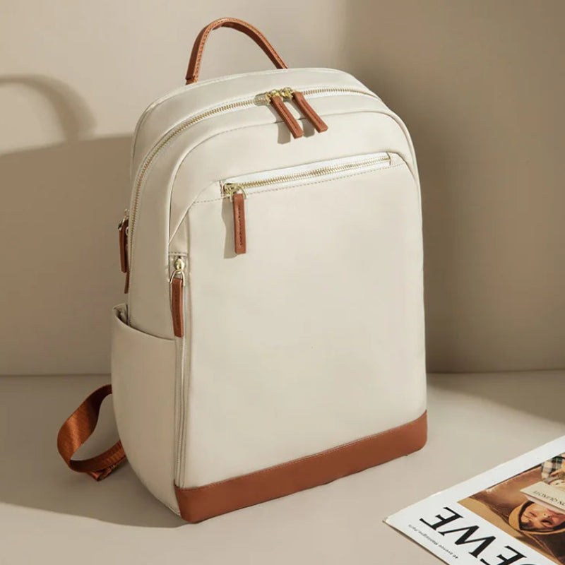 Sac à dos à langer bébé imperméable ouvert avec accessoires