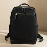 Sac à dos à langer bébé noir élégant et fonctionnel