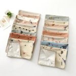 Tapis à langer nomade beige pour bébé